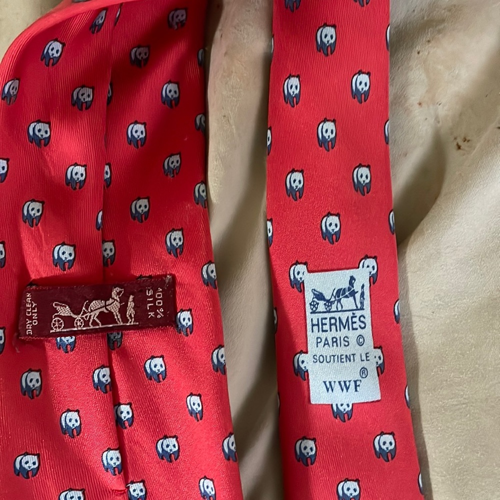 Hermes 100% silk tie, in like new condition. Red with grayish polar bears.